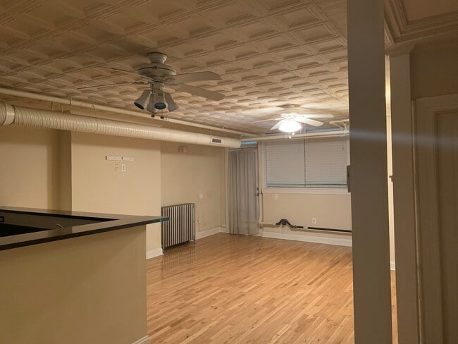 Building Photo - 2105 N Charles St