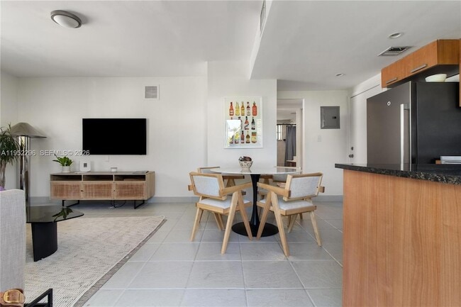 Building Photo - 1050 7th St