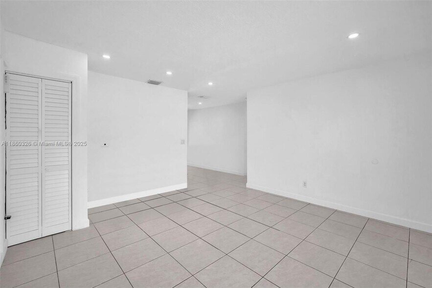 Building Photo - 3341 SW 94th Ct