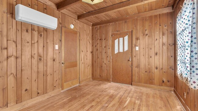 Building Photo - 205 Harvard Dr SE