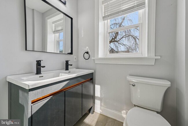 Building Photo - 92 Leigh Ave