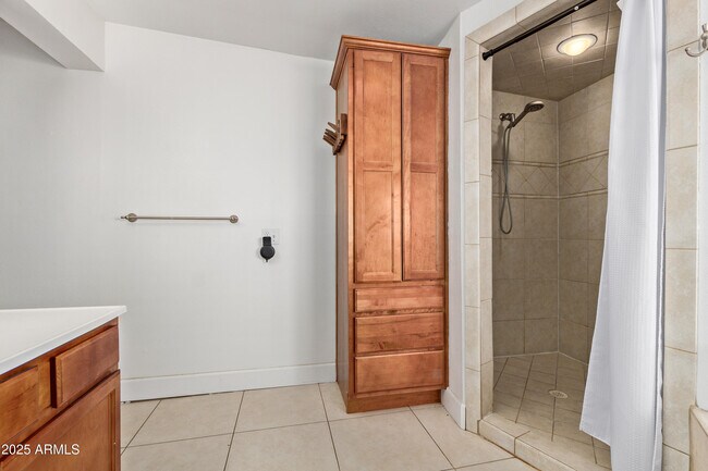 Building Photo - 3232 E Cypress St