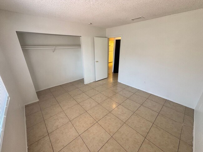 Building Photo - 4590 Carriage Park Dr