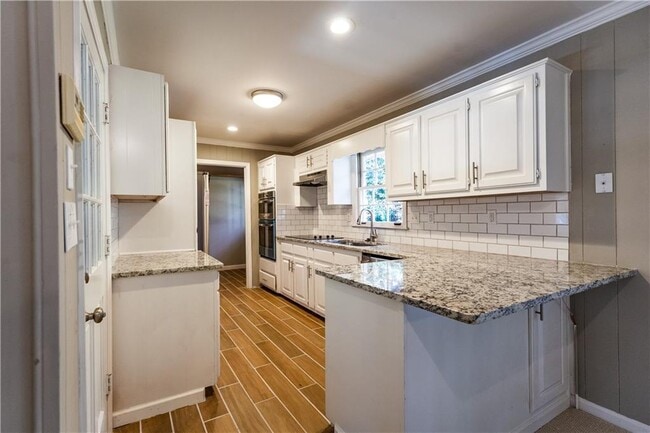 Building Photo - 2418 Sagamore Hills Dr