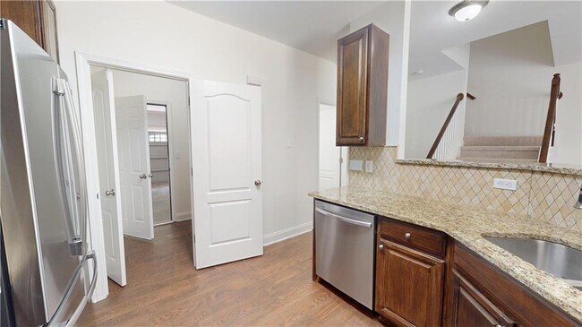 Building Photo - 3249 Brockenhurst Dr