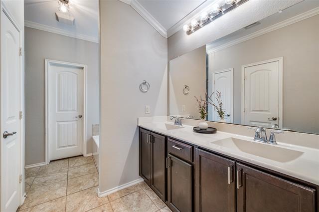 Building Photo - 960 English Ivy Dr