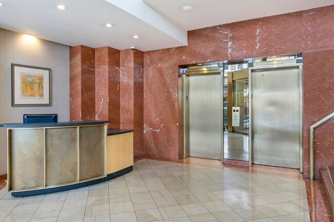 Building Photo - 130 W 79th St