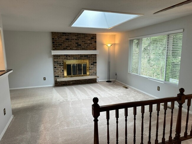 Building Photo - 3Bd/2.5Ba Newcastle Home