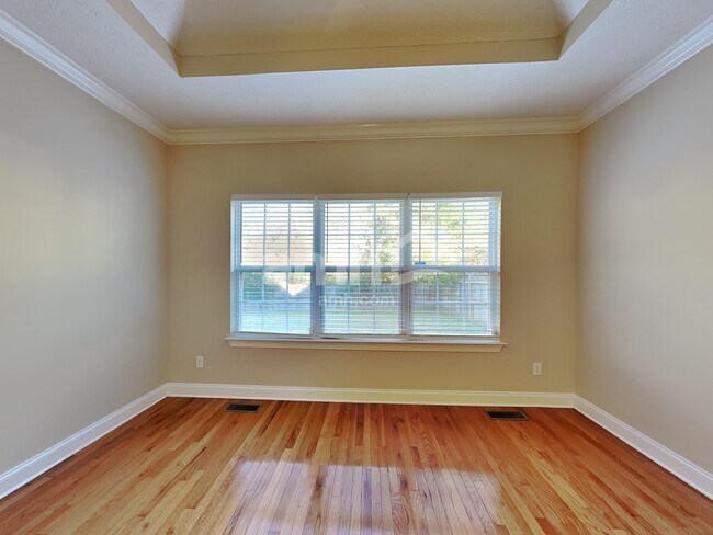 Building Photo - 824 Daybreak Dr