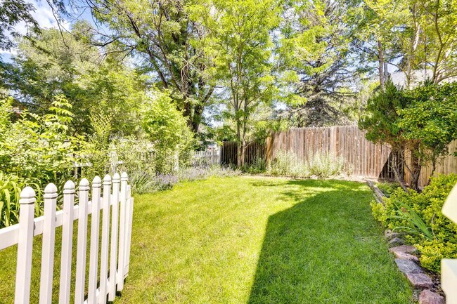 Building Photo - 619 N Corona St