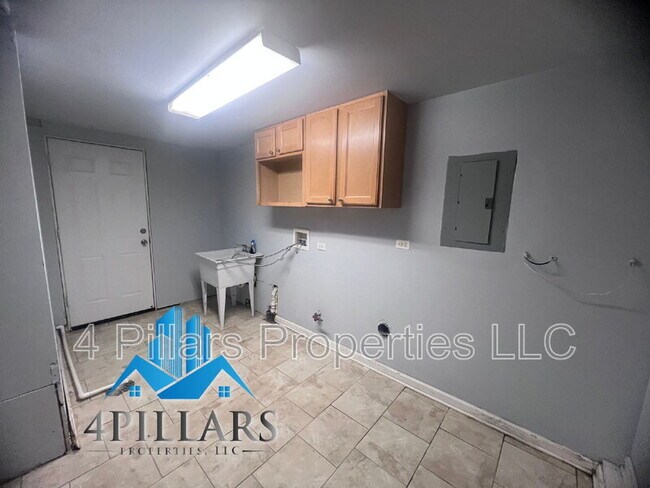 Building Photo - 403 Kenwood St