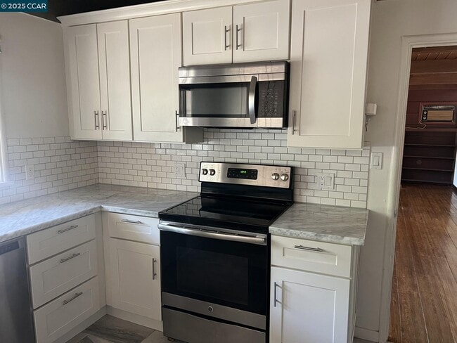Building Photo - 760 Rosewood Dr