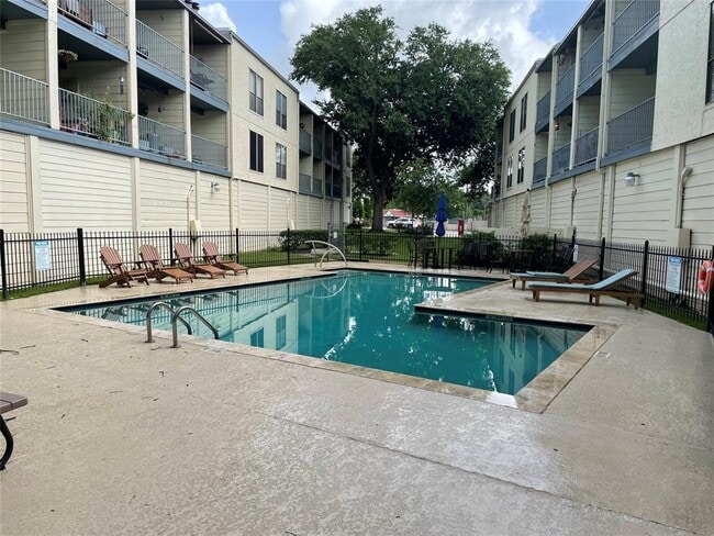 Building Photo - 4001 E NASA Pkwy