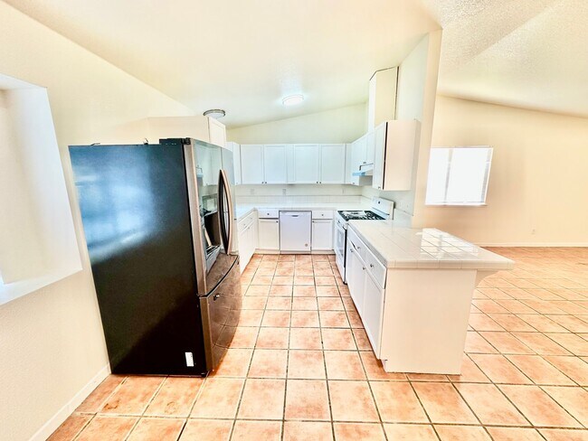 Building Photo - Spacious Selma 4/2 with Large Lot