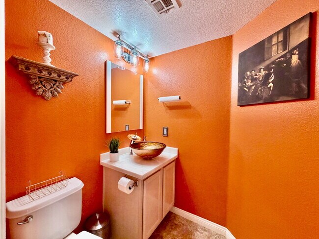 Building Photo - UPGRADED 2 BEDROOM TOWNHOME | SOLAR + PRIVATE YARD | SILVERADO RANCH / HENDERSON