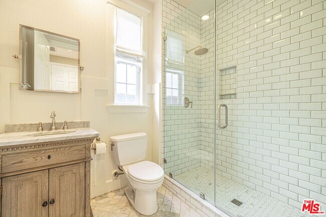 Building Photo - 23810 Bayview Ct