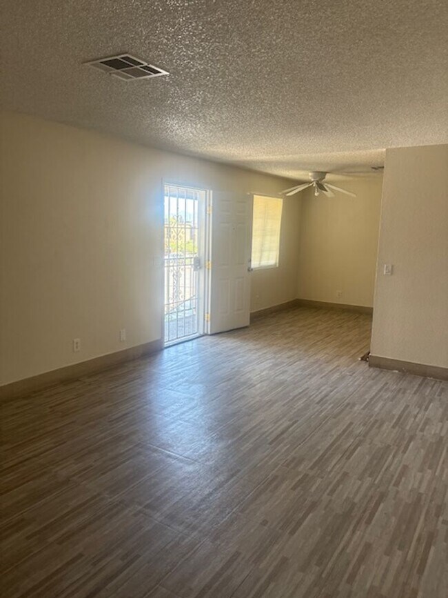 Building Photo - 4223 Zavala St