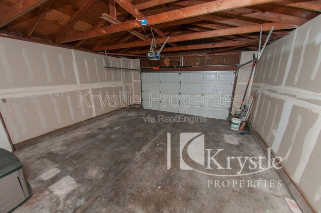 Building Photo - 1900 Alice Dr