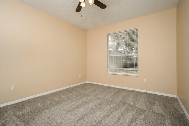 Building Photo - 15822 Pine Lily Ct