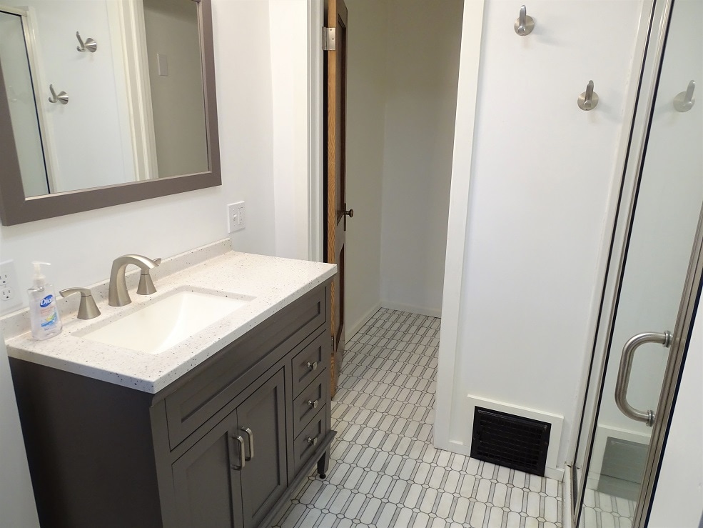 Building Photo - 160 Mechanic St