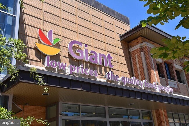 Building Photo - 625 Park Rd NW