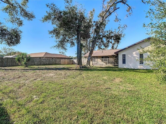 Building Photo - 7801 Rolling Grove Dr W