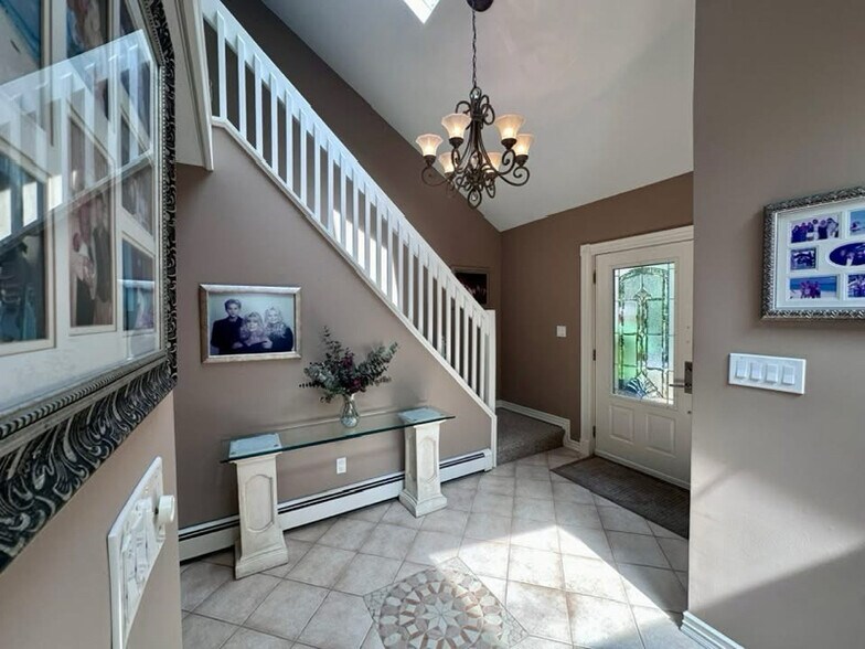 Building Photo - 500 Hoffman Ln