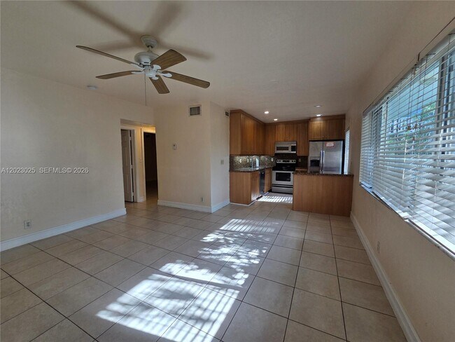 Building Photo - 1423 Holly Heights Dr