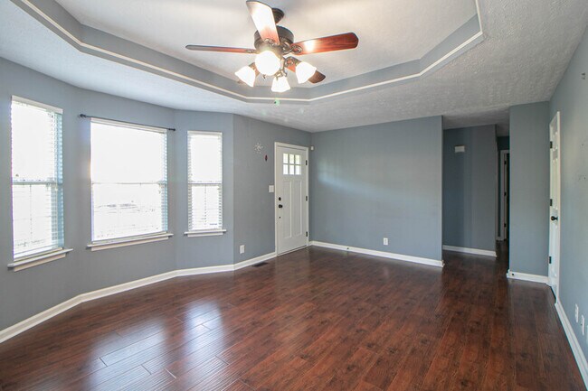 Building Photo - 570 Somerset Ln