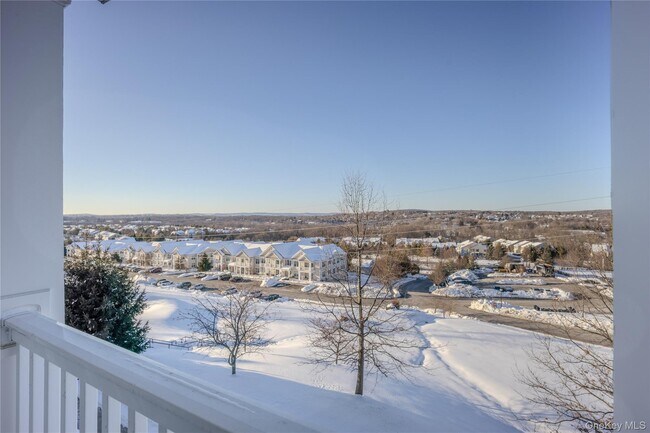 Building Photo - 2216 Bennington Dr