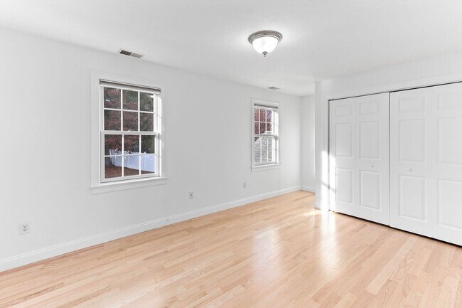 Building Photo - 5 Neff Dr