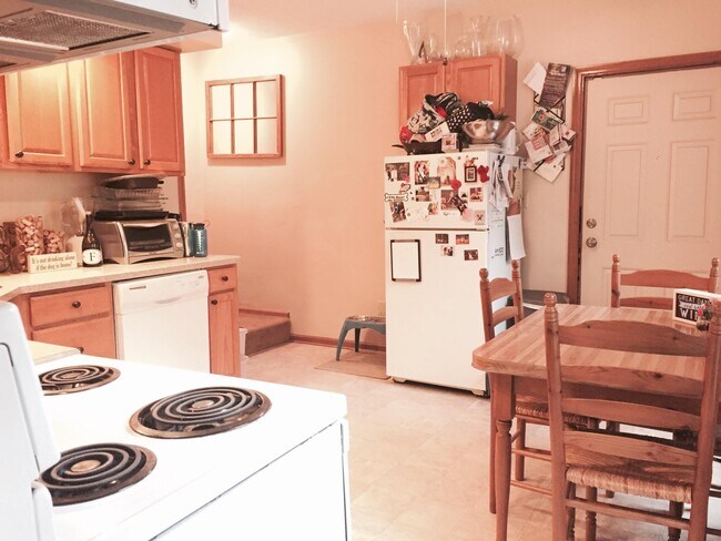 Kitchen - 1104 Pennsylvania Ave