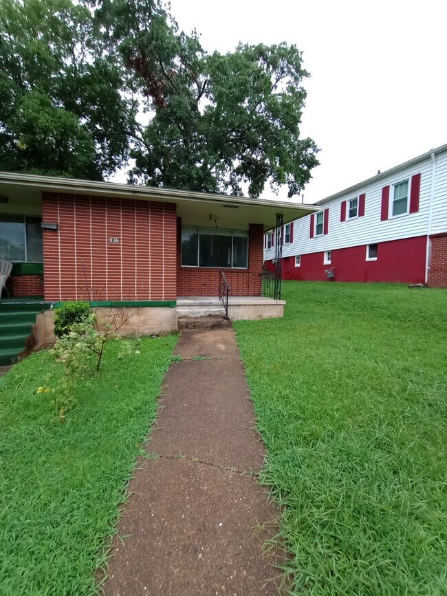 Building Photo - 936 Fortwood St