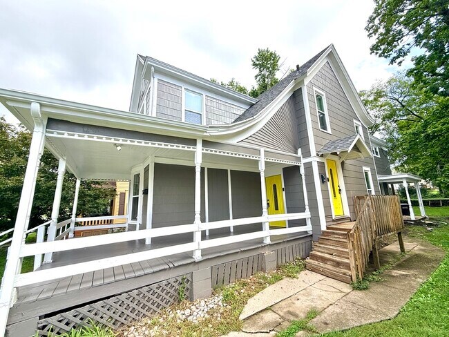 Building Photo - 214 N Cherry St