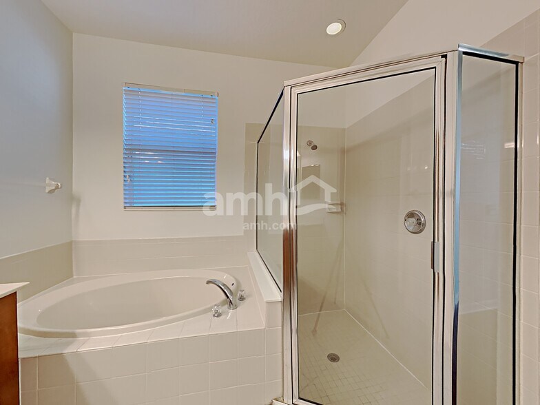 Building Photo - 5126 Clover Mist Dr