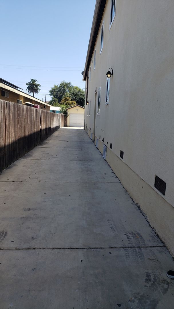 Building Photo - 40(718)