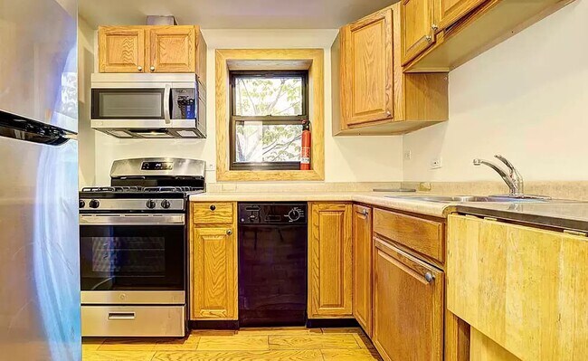 Building Photo - Ninth Avenue