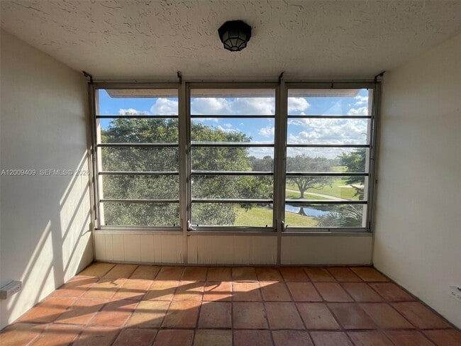 Building Photo - 9471 Evergreen Pl