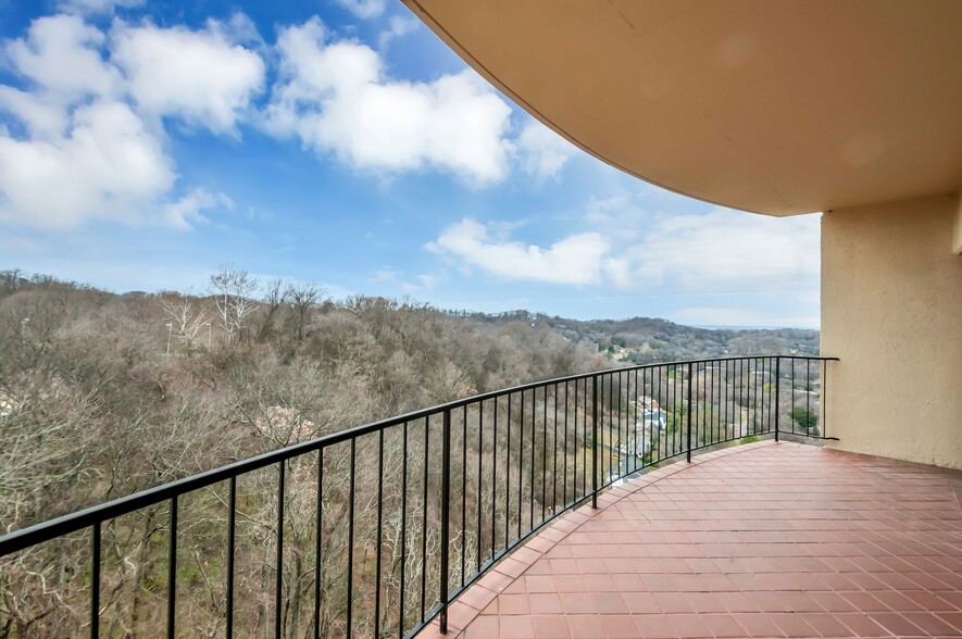 Building Photo - 6666 Brookmont Ter