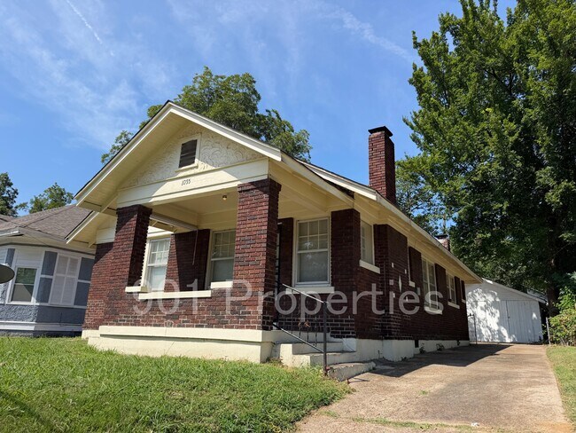 Building Photo - 1055 S Cox St