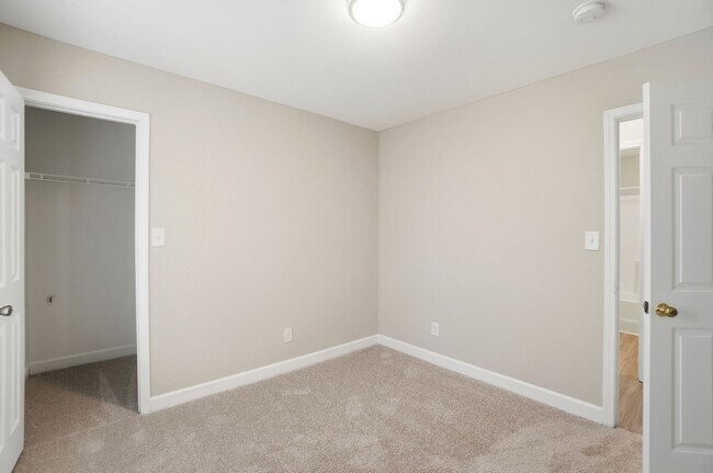 Building Photo - 3 bedroom single family home!