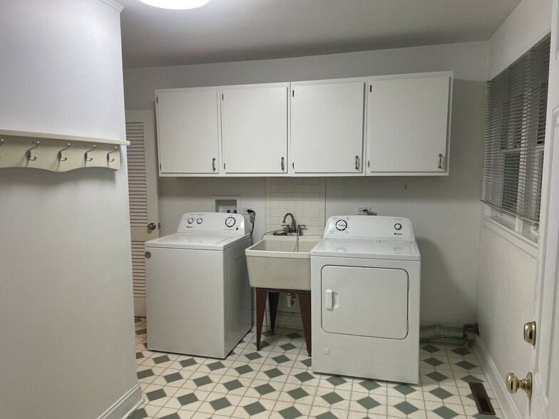 Building Photo - 111 S Lorraine Rd