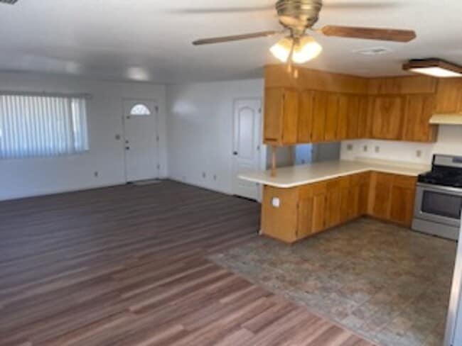 Building Photo - 3 Bedroom home in Lake California