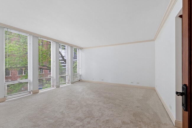 Building Photo - 200 E Delaware Pl