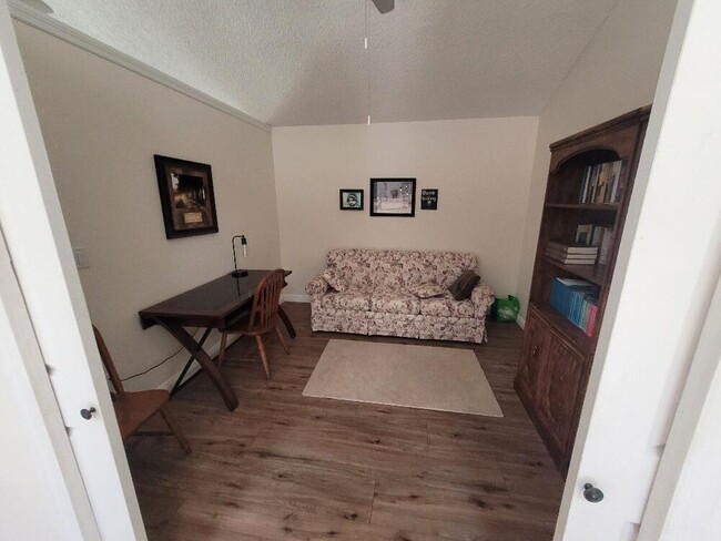Building Photo - 3007 Bent Pine Dr