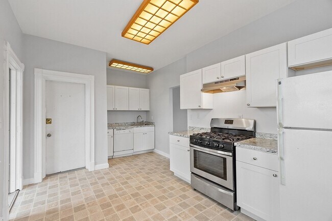 Building Photo - 1298 Cambridge St