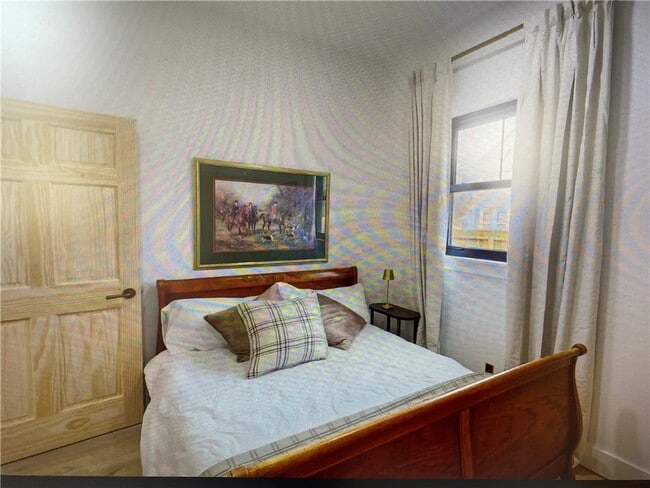 Building Photo - 911 S Main St