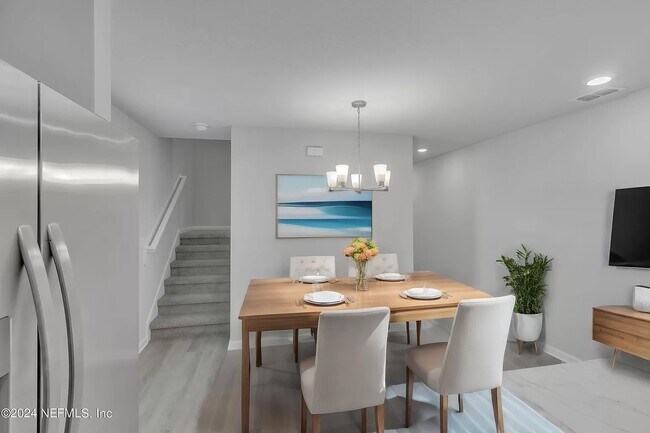 Building Photo - 832 Hartshill Pl