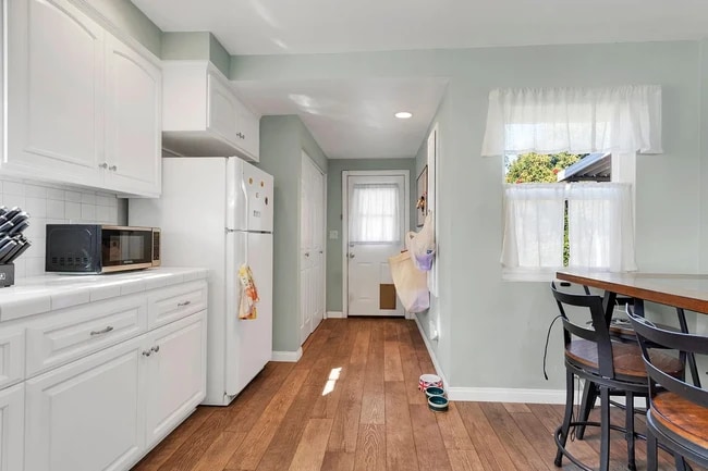 Building Photo - 227 Valle Vista Ave