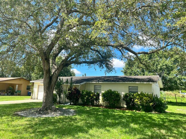 Primary Photo - 3 BEDROOM, 2 BATH HOME IN THE HEART FORT P...